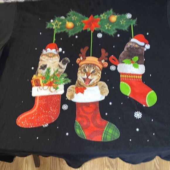 Cats in Christmas stockings trio t shirt size XL - Picture 2 of 5